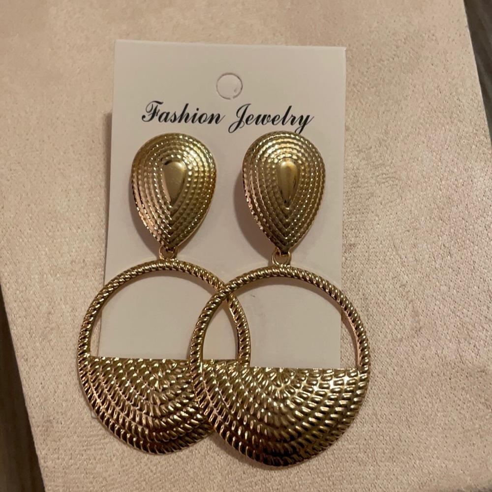 Gold Tone Hollow Out Earrings